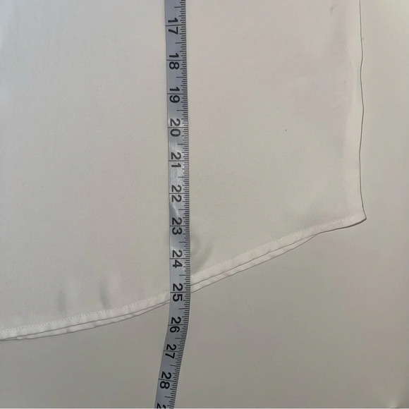 Maurices Solid White Hook & Eye V-neck Short Sleeve Blouse Small Women’s - Picture 11 of 14